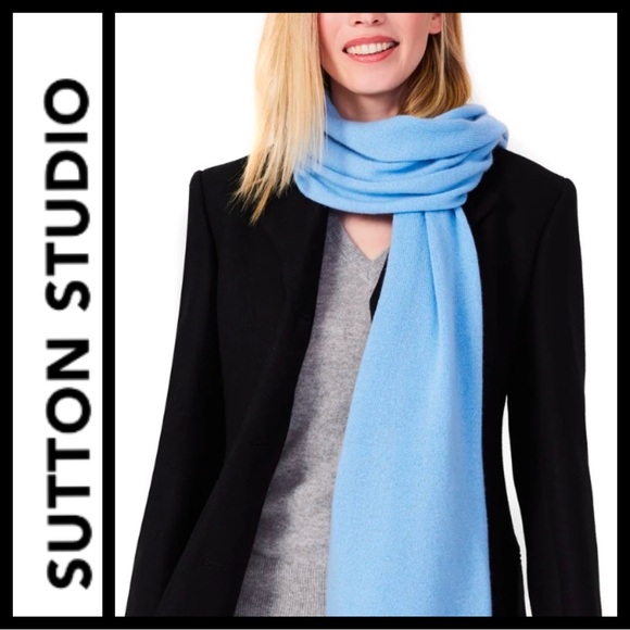 NWOT Bloomingdale’s Sutton Studio Cashmere Scarf - Picture 1 of 4